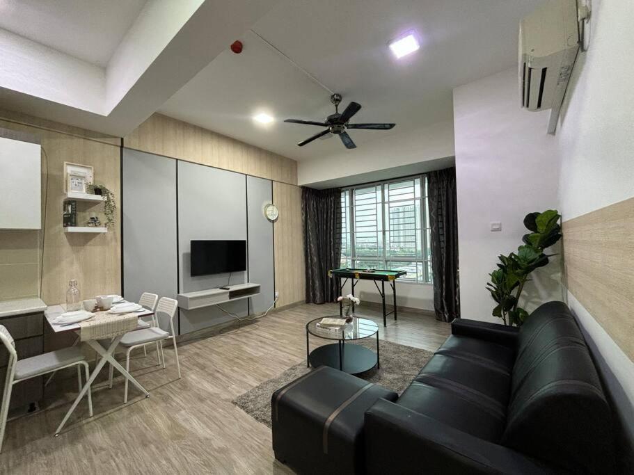 Mount Austin #akademik Modern Style 1-3pax Pangsapuri